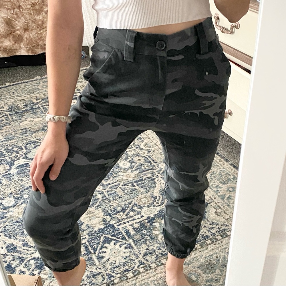 Aritzia TNA grey camo jogger pants
